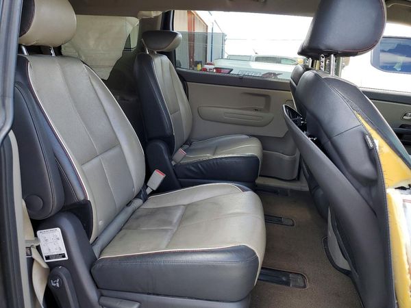 2017 KIA SEDONA LX