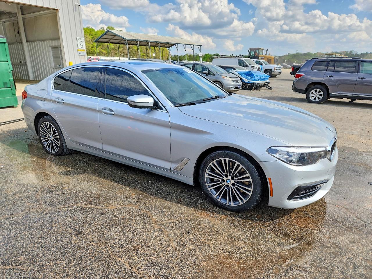 2019 BMW 530
