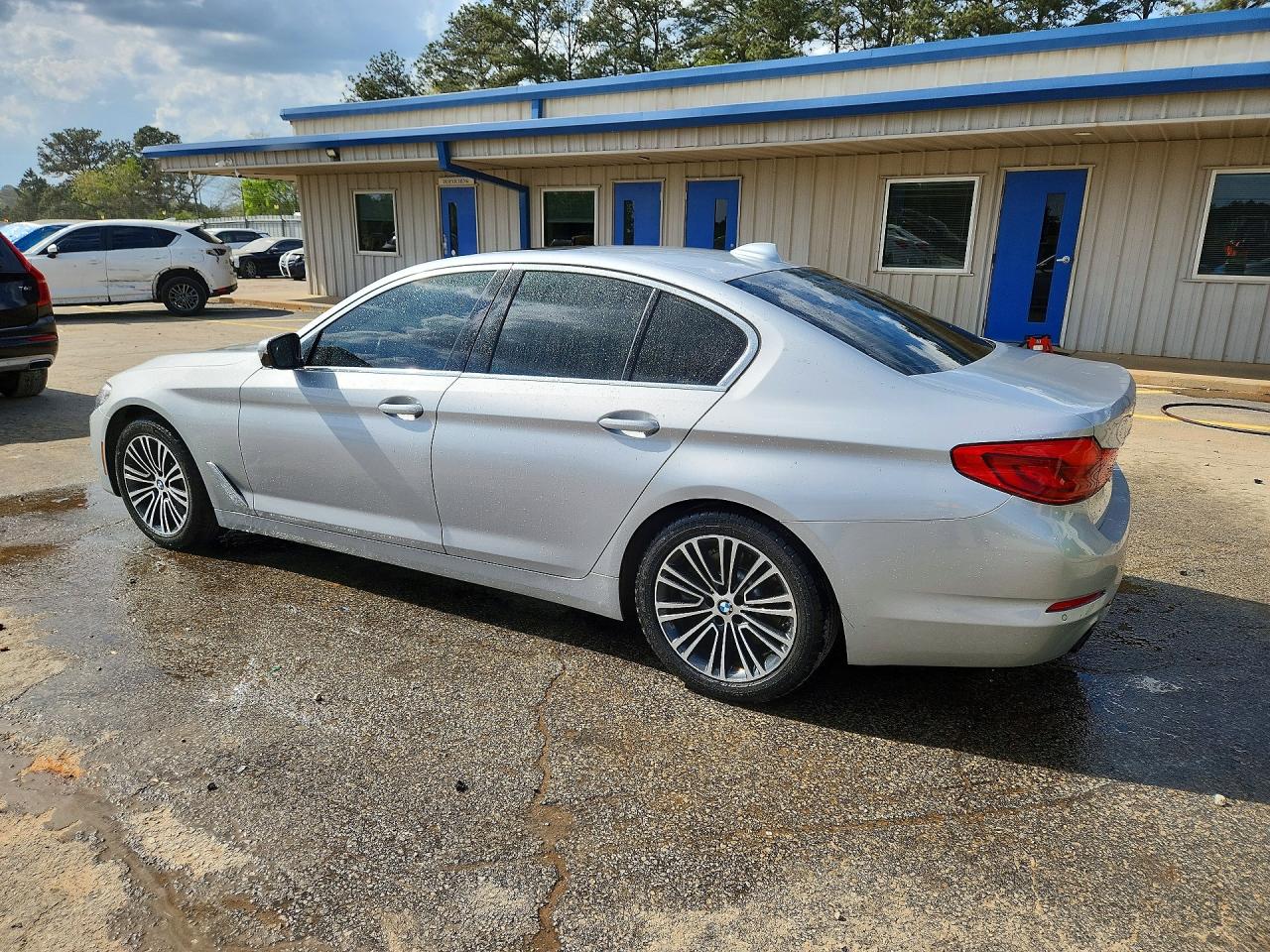 2019 BMW 530