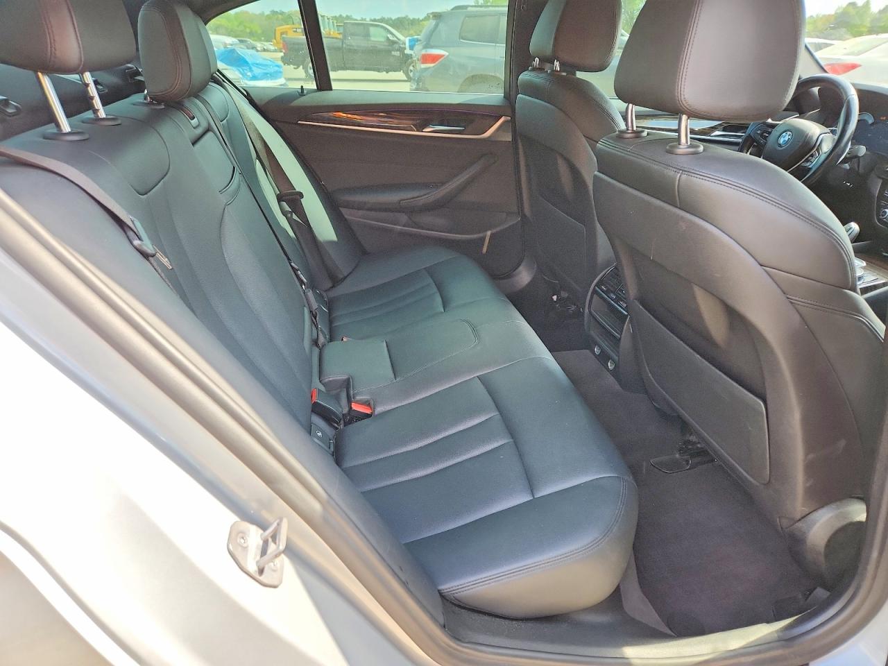2019 BMW 530
