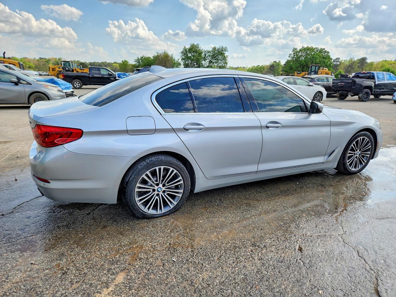 2019 BMW 530