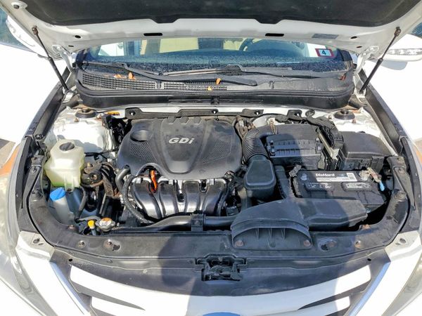 2014 HYUNDAI SONATA GLS/ GLS Popular — Engine bay