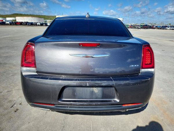 2018 CHRYSLER 300