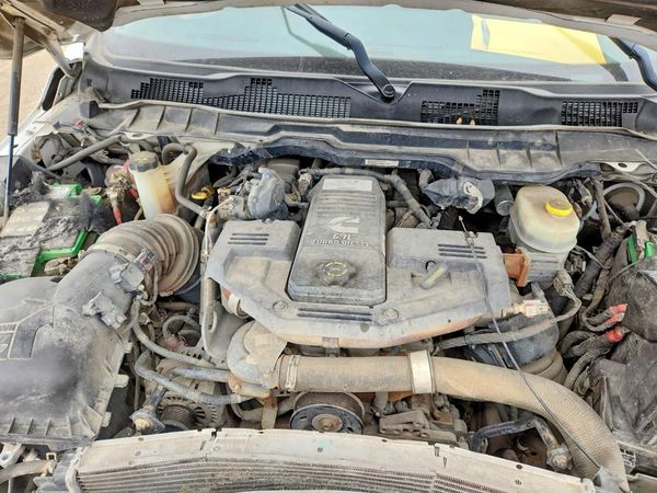 2018 RAM 2500 Laramie — Engine bay