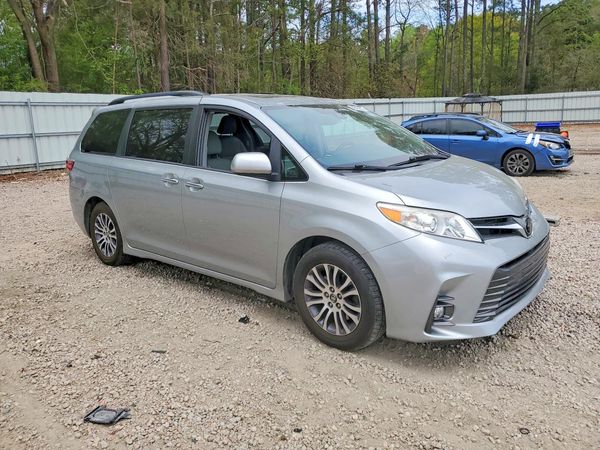 2019 TOYOTA SIENNA