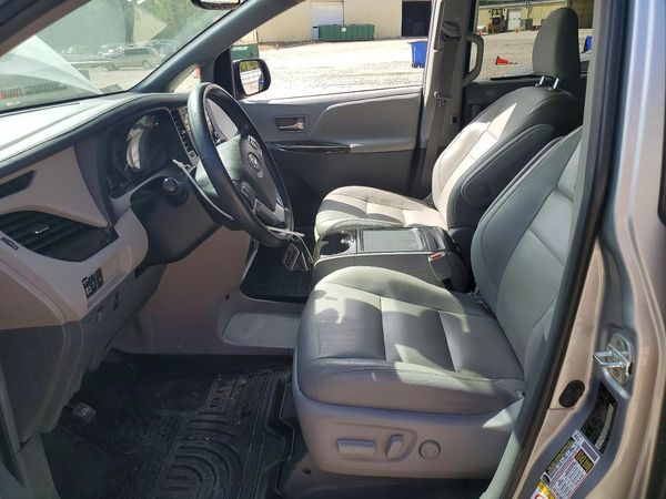 2019 TOYOTA SIENNA