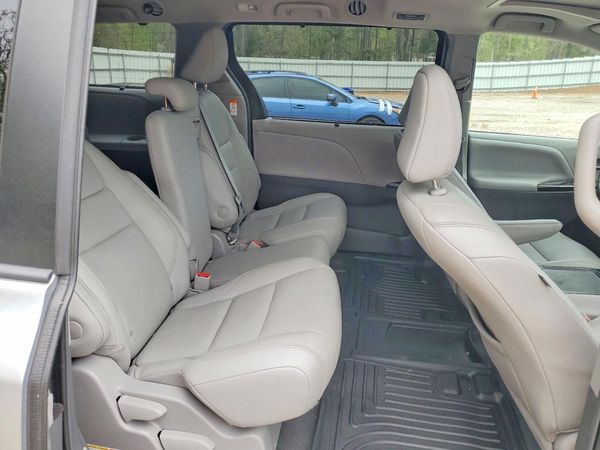 2019 TOYOTA SIENNA