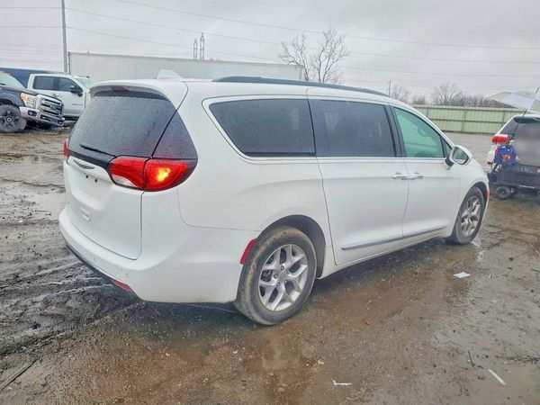 2017 CHRYSLER PACIFICA