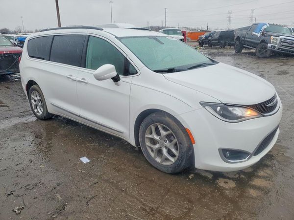 2017 CHRYSLER PACIFICA