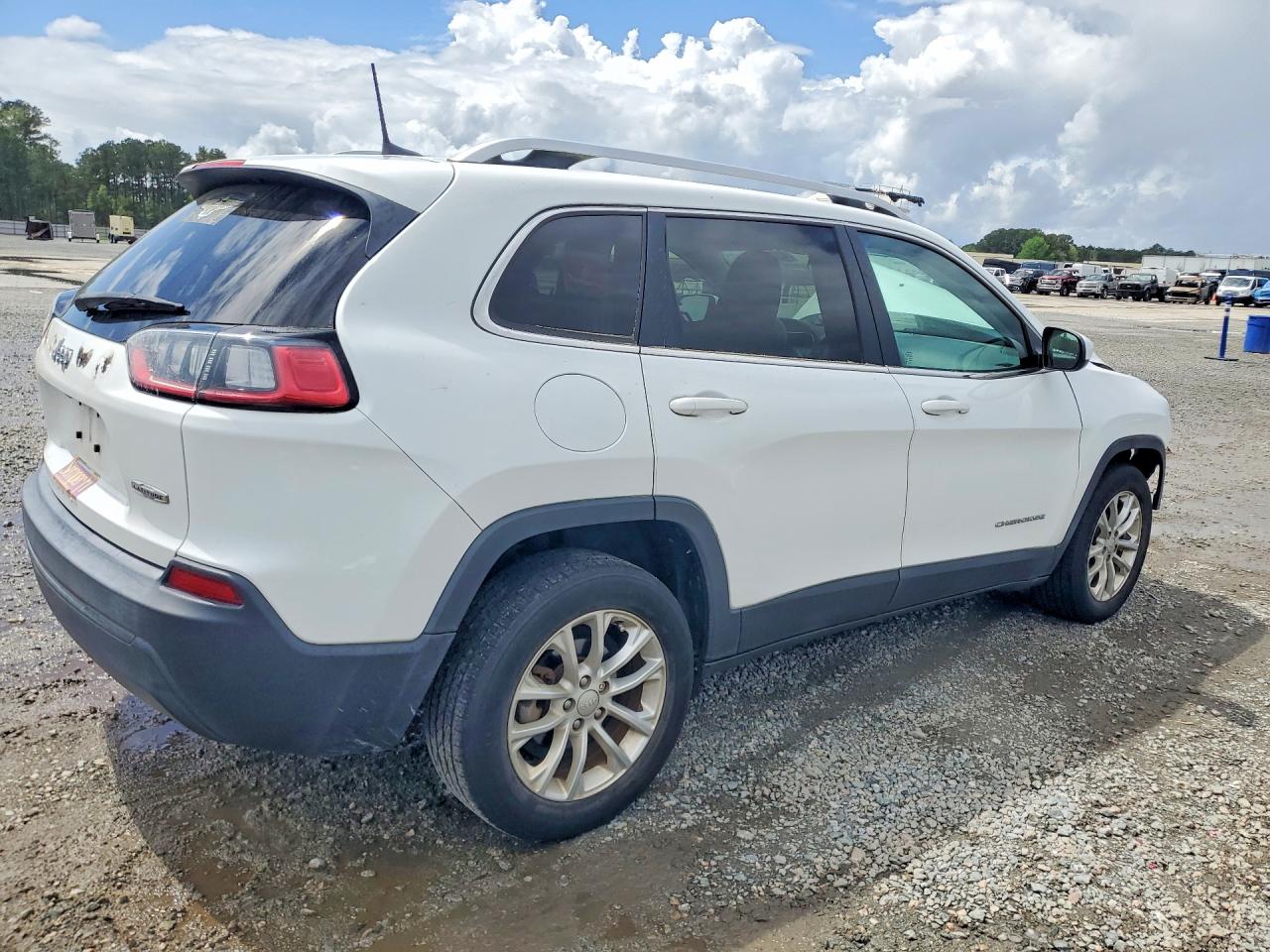 2019 JEEP CHEROKEE LATITUDE FWD