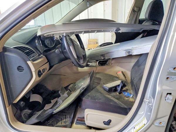 2012 CHRYSLER 300 Base/Limited — DENT