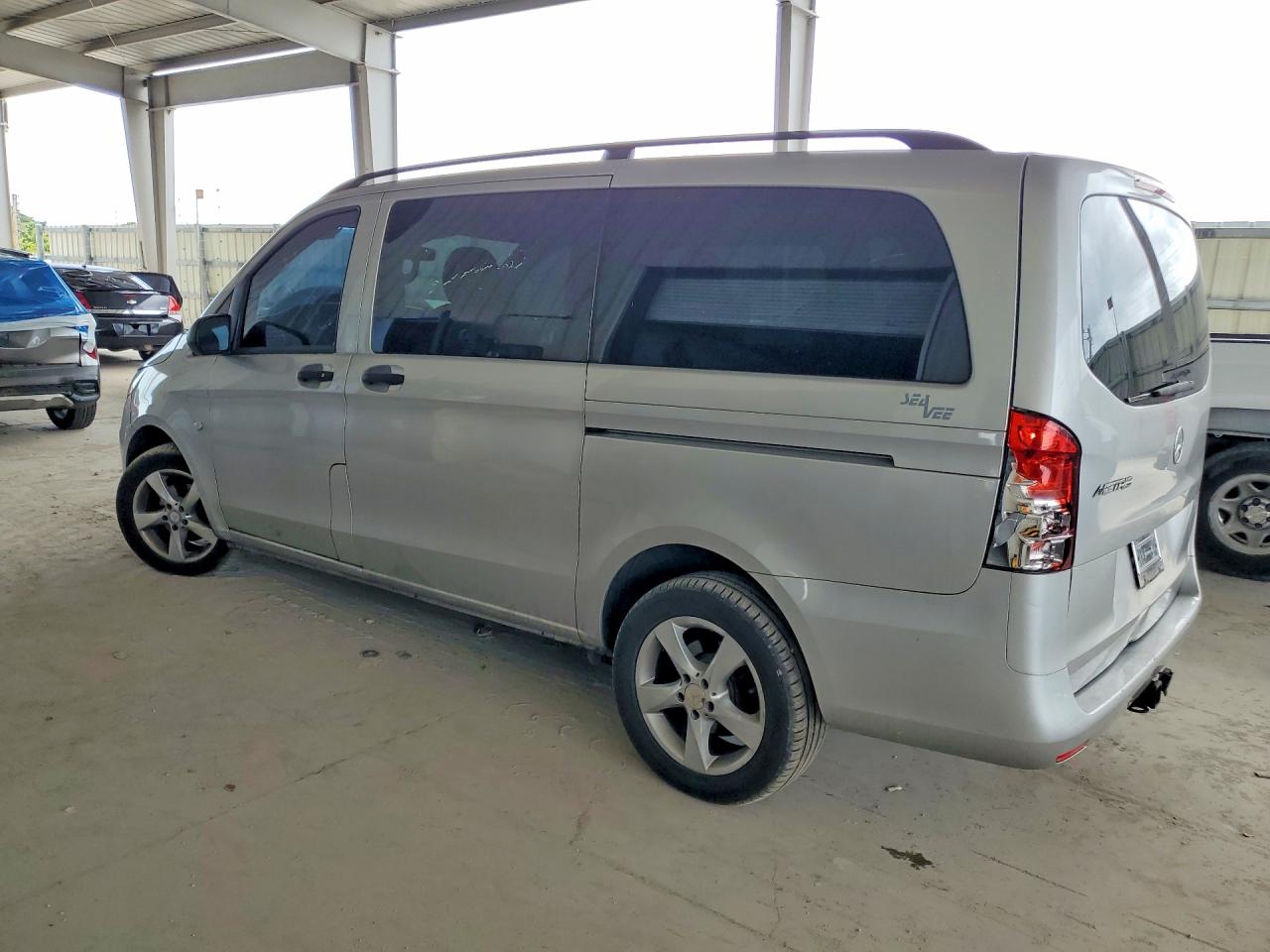 2016 MERCEDES-BENZ METRIS