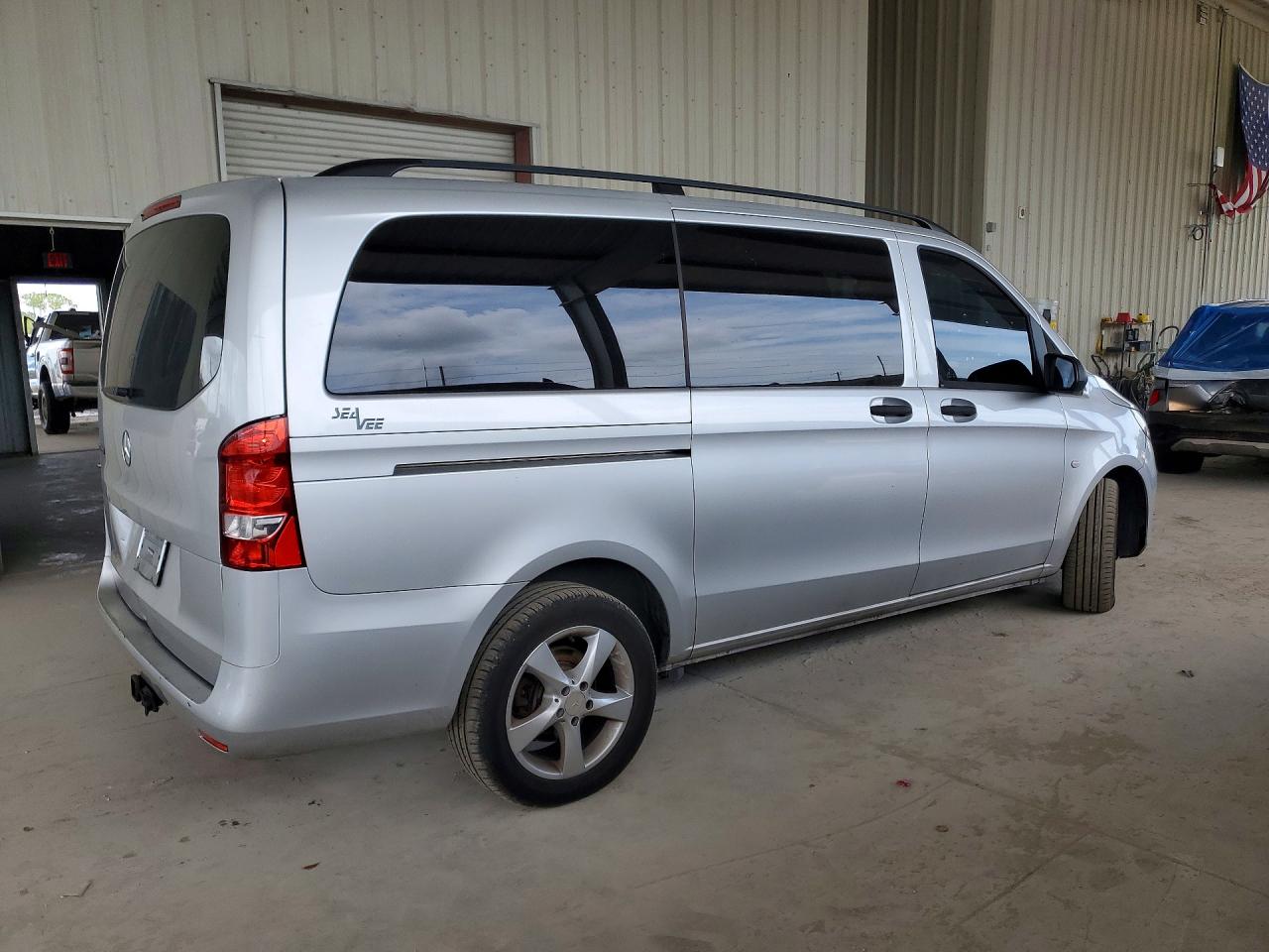 2016 MERCEDES-BENZ METRIS