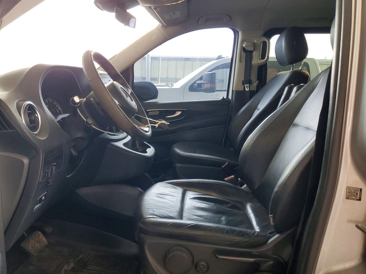 2016 MERCEDES-BENZ METRIS