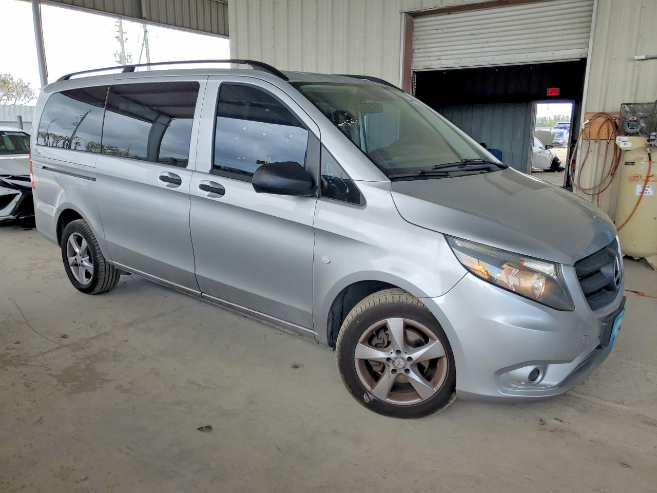 2016 MERCEDES-BENZ METRIS