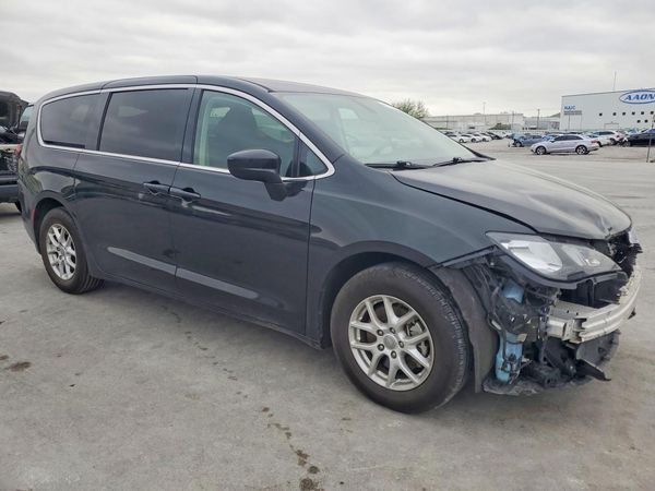 2020 CHRYSLER VOYAGER