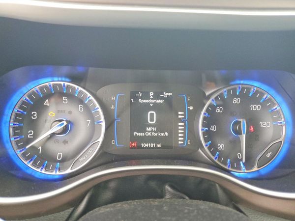 2020 CHRYSLER VOYAGER