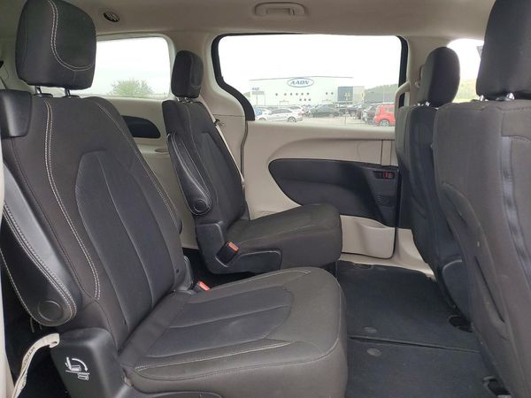 2020 CHRYSLER VOYAGER
