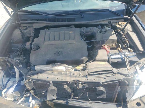 2012 TOYOTA CAMRY — Engine bay