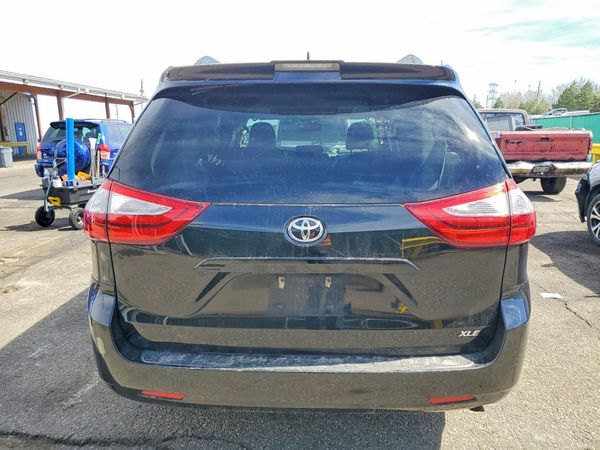 2018 TOYOTA SIENNA