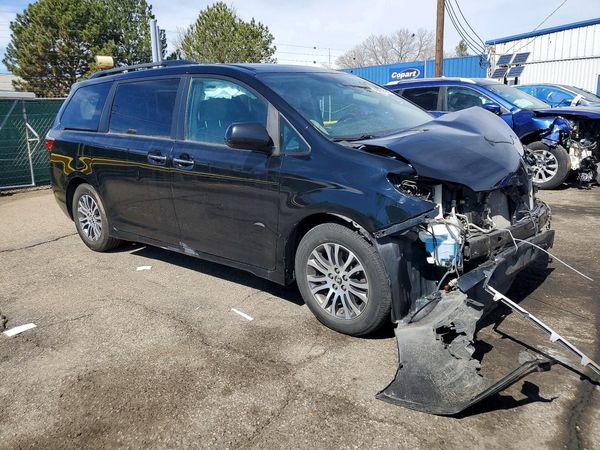 2018 TOYOTA SIENNA