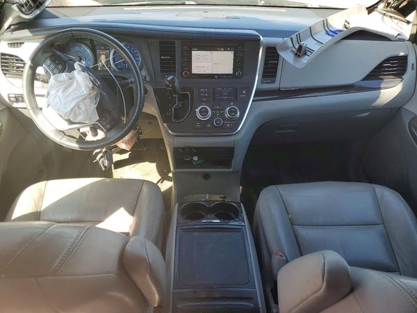 2018 TOYOTA SIENNA