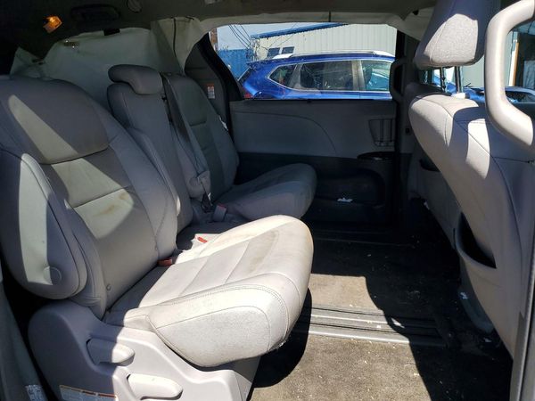 2018 TOYOTA SIENNA