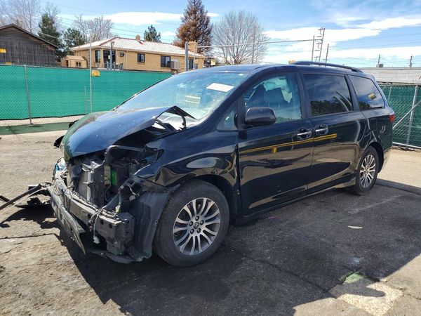 2018 TOYOTA SIENNA