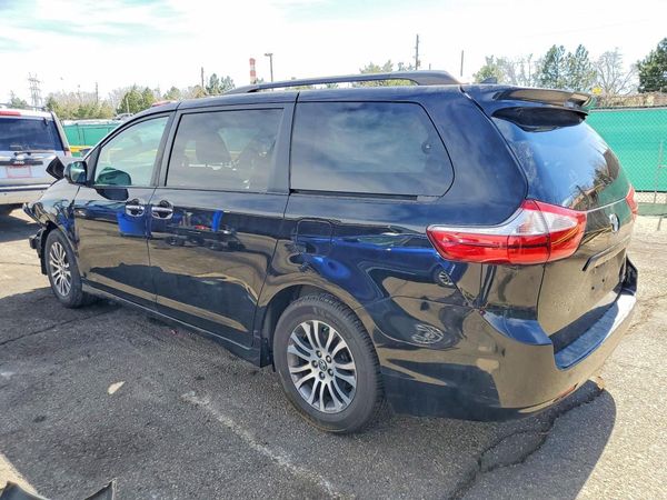 2018 TOYOTA SIENNA
