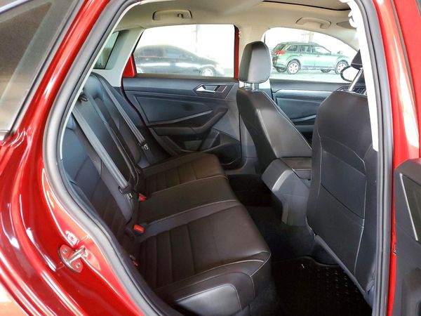 2022 VOLKSWAGEN JETTA SE w/ Sunroof