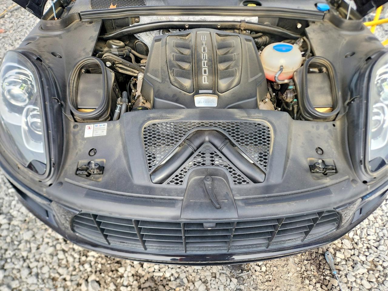2017 PORSCHE MACAN