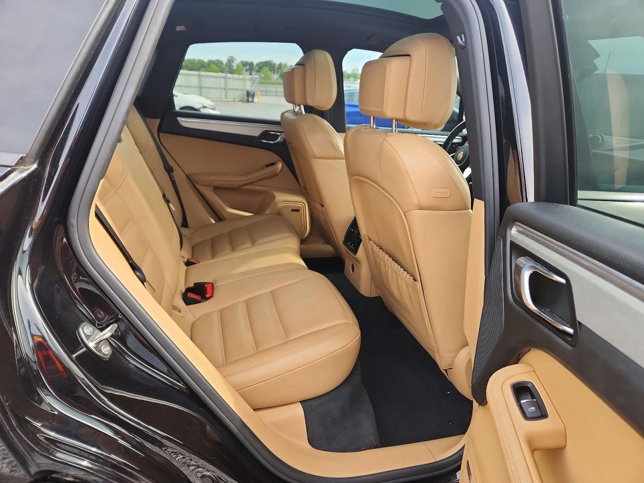 2017 PORSCHE MACAN
