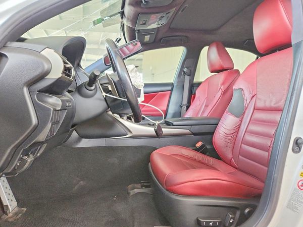 2016 LEXUS IS 200T