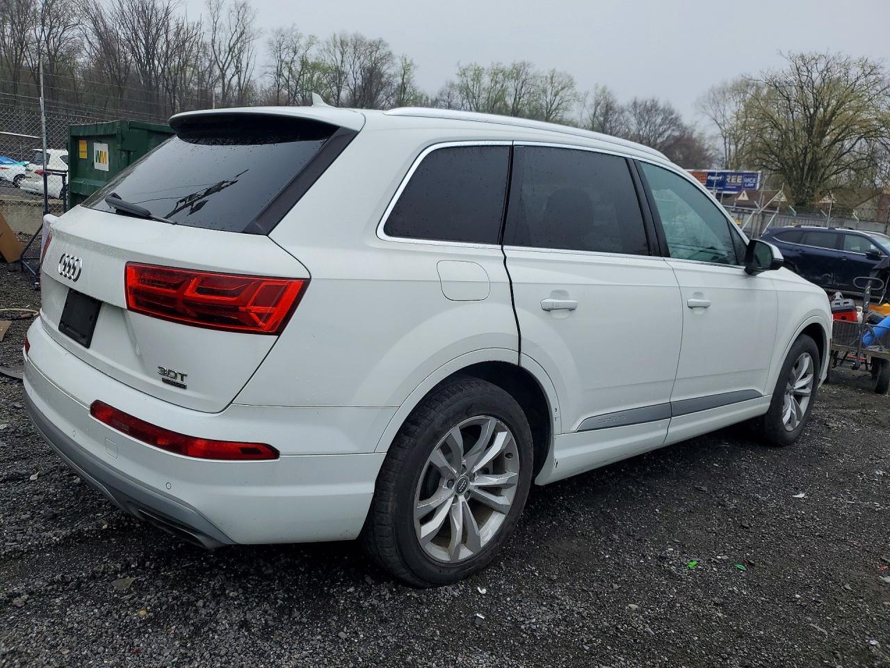 2017 AUDI Q7 quattro Premium Plus