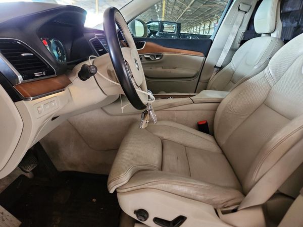 2016 VOLVO XC90