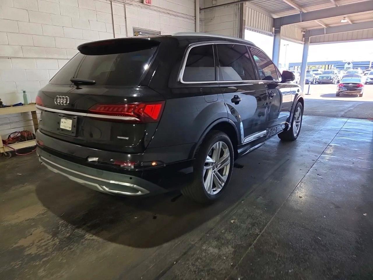 2020 AUDI Q7 quattro Premium Plus