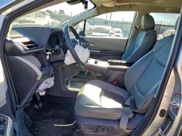 2021 TOYOTA SIENNA XLE