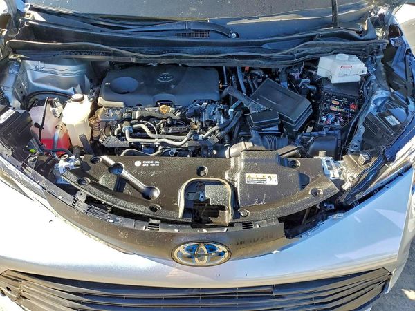 2021 TOYOTA SIENNA XLE