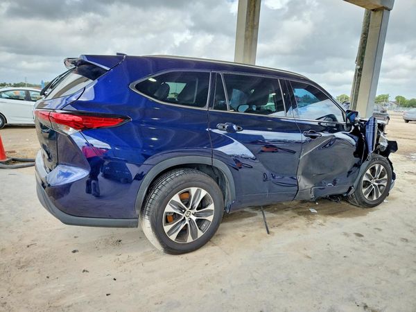 2021 TOYOTA HIGHLANDER XLE
