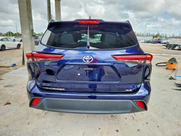 2021 TOYOTA HIGHLANDER XLE