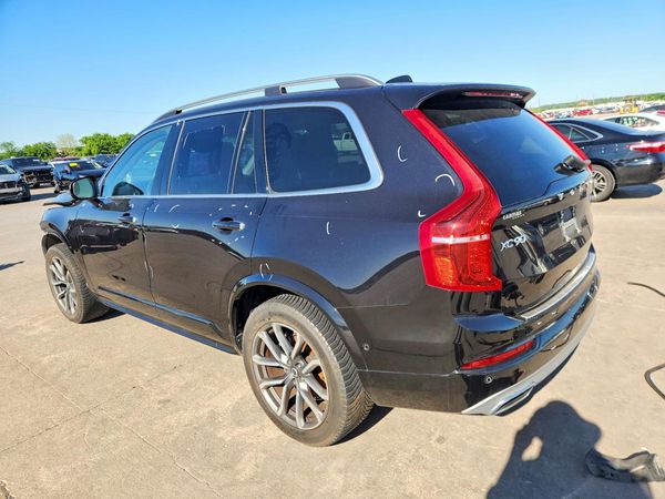 2019 VOLVO XC90 Momentum