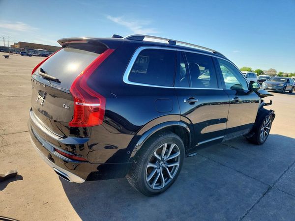 2019 VOLVO XC90 Momentum