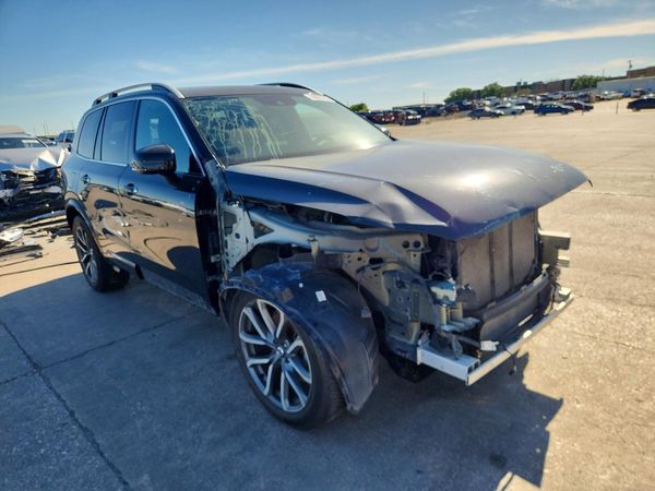 2019 VOLVO XC90 Momentum