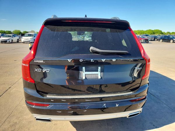 2019 VOLVO XC90 Momentum