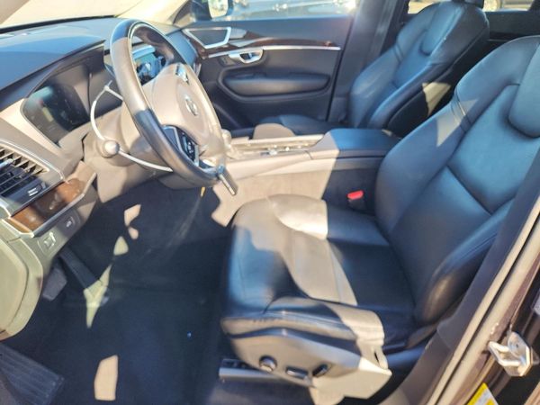 2019 VOLVO XC90 Momentum