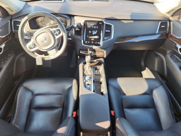 2019 VOLVO XC90 Momentum