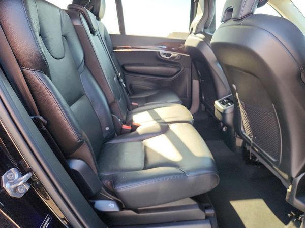 2019 VOLVO XC90 Momentum