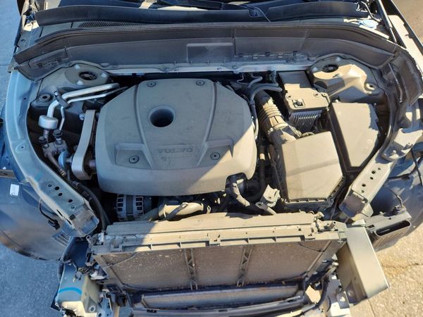 2019 VOLVO XC90 Momentum