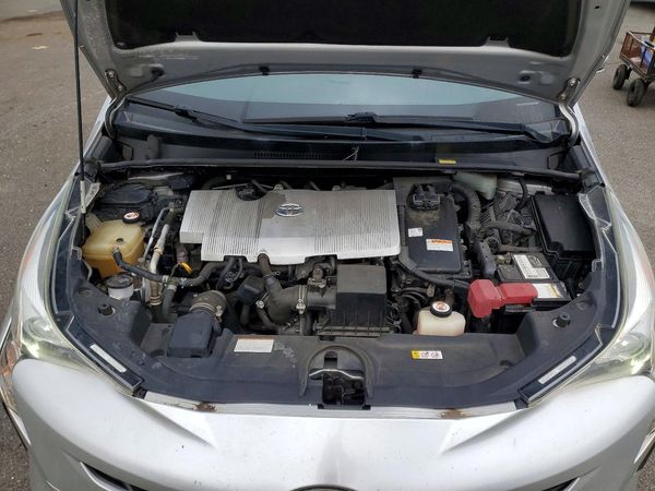 2018 TOYOTA PRIUS One/Two — Engine bay