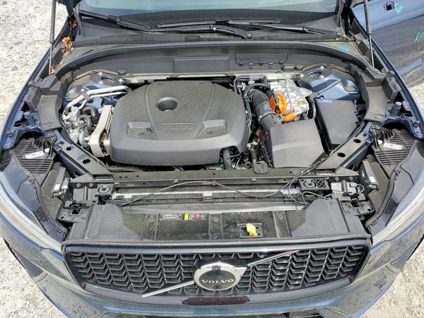 2025 VOLVO XC60 Ultra Dark